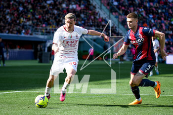 2023-04-15 - Milan's Alexis Saelemaekers in action against Bologna's Stefan Posch - BOLOGNA FC VS AC MILAN - ITALIAN SERIE A - SOCCER