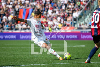 2023-04-15 - Milan's Aster Vranckx tries to score a goal - BOLOGNA FC VS AC MILAN - ITALIAN SERIE A - SOCCER