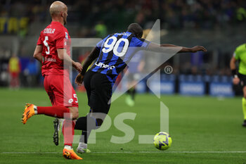 2023-04-15 - Romelu Lukaku of FC Internazionale in action during Serie A 2022/23 football match between FC Internazionale and AC Monza at Giuseppe Meazza Stadium, Milan, Italy on April 15, 2023 - INTER - FC INTERNAZIONALE VS AC MONZA - ITALIAN SERIE A - SOCCER