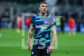 2023-04-15 - Robin Gosens of FC Internazionale warms up during Serie A 2022/23 football match between FC Internazionale and AC Monza at Giuseppe Meazza Stadium, Milan, Italy on April 15, 2023 - INTER - FC INTERNAZIONALE VS AC MONZA - ITALIAN SERIE A - SOCCER