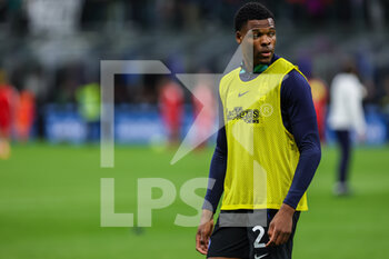 2023-04-15 - Denzel Dumfries of FC Internazionale looks on during Serie A 2022/23 football match between FC Internazionale and AC Monza at Giuseppe Meazza Stadium, Milan, Italy on April 15, 2023 - INTER - FC INTERNAZIONALE VS AC MONZA - ITALIAN SERIE A - SOCCER