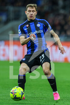 2023-04-15 - Nicolo Barella of FC Internazionale in action during Serie A 2022/23 football match between FC Internazionale and AC Monza at Giuseppe Meazza Stadium, Milan, Italy on April 15, 2023 - INTER - FC INTERNAZIONALE VS AC MONZA - ITALIAN SERIE A - SOCCER