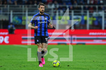2023-04-15 - Francesco Acerbi of FC Internazionale in action during Serie A 2022/23 football match between FC Internazionale and AC Monza at Giuseppe Meazza Stadium, Milan, Italy on April 15, 2023 - INTER - FC INTERNAZIONALE VS AC MONZA - ITALIAN SERIE A - SOCCER