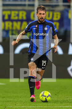 2023-04-15 - Francesco Acerbi of FC Internazionale in action during Serie A 2022/23 football match between FC Internazionale and AC Monza at Giuseppe Meazza Stadium, Milan, Italy on April 15, 2023 - INTER - FC INTERNAZIONALE VS AC MONZA - ITALIAN SERIE A - SOCCER