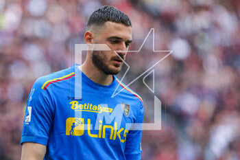 2023-04-23 - Wladimiro Falcone of US Lecce looks on during Serie A 2022/23 football match between AC Milan and US Lecce at San Siro Stadium, Milan, Italy on April 23, 2023 - AC MILAN VS US LECCE - ITALIAN SERIE A - SOCCER