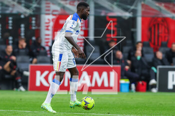 2023-04-23 - Samuel Umtiti of US Lecce in action during Serie A 2022/23 football match between AC Milan and US Lecce at San Siro Stadium, Milan, Italy on April 23, 2023 - AC MILAN VS US LECCE - ITALIAN SERIE A - SOCCER