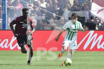 2023-04-22 - Maxime Lopez of  US Sassuolo Calcio  in action during the Serie A match between 
US Salernitana 1919 vs US Sassuolo Calcio  at Arechi  Stadium  - US SALERNITANA VS US SASSUOLO - ITALIAN SERIE A - SOCCER