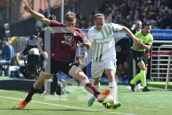 2023-04-22 - Matteo Lovato of US Salernitana  competes for the ball with Davide Frattesi of  US Sassuolo Calcio  during the Serie A match between 
US Salernitana 1919 vs US Sassuolo Calcio  at Arechi  Stadium  - US SALERNITANA VS US SASSUOLO - ITALIAN SERIE A - SOCCER