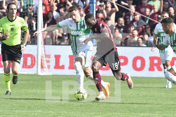 2023-04-22 - Lassana Coulibaly of US Salernitana  competes for the ball with Andrea Pinamonti of  US Sassuolo Calcio  during the Serie A match between 
US Salernitana 1919 vs US Sassuolo Calcio  at Arechi  Stadium  - US SALERNITANA VS US SASSUOLO - ITALIAN SERIE A - SOCCER