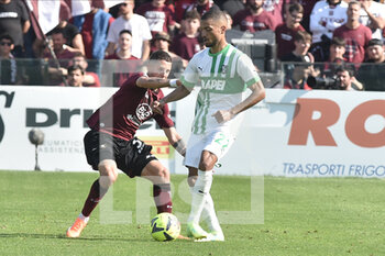 2023-04-22 - Domagoj Bradaric of US Salernitana  competes for the ball with Jeremy Toljan of  US Sassuolo Calcio  during the Serie A match between 
US Salernitana 1919 vs US Sassuolo Calcio  at Arechi  Stadium  - US SALERNITANA VS US SASSUOLO - ITALIAN SERIE A - SOCCER