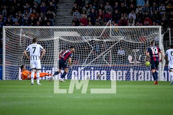 2023-04-30 - Bologna's Riccardo Orsolini scores a goal on penalty kick - BOLOGNA FC VS JUVENTUS FC - ITALIAN SERIE A - SOCCER