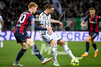 2023-04-30 - Juventus's Adrien Rabiot in action against Bologna's Jerdy Schouten - BOLOGNA FC VS JUVENTUS FC - ITALIAN SERIE A - SOCCER