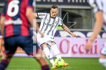 2023-04-30 - Juventus's Arkadiusz Milik at free kick - BOLOGNA FC VS JUVENTUS FC - ITALIAN SERIE A - SOCCER