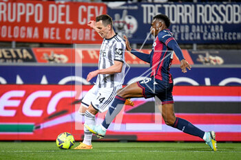 2023-04-30 - Foul of Bologna's Jhon Lucumi on Juventus's Arkadiusz Milik - BOLOGNA FC VS JUVENTUS FC - ITALIAN SERIE A - SOCCER