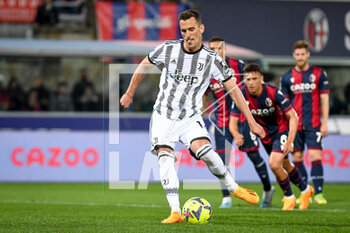 2023-04-30 - Juventus's Arkadiusz Milik at rfee kick - BOLOGNA FC VS JUVENTUS FC - ITALIAN SERIE A - SOCCER