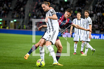 2023-04-30 - Juventus's Adrien Rabiot hindered by Bologna's Nikola Moro - BOLOGNA FC VS JUVENTUS FC - ITALIAN SERIE A - SOCCER