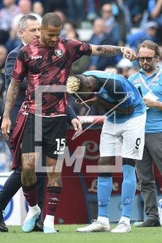 2023-04-30 - William Ekongo of US Salernitana console at the end of the game Victor Osimhen of SSC Napoli during the Serie A match between SSC Napoli vs US Salernitana 1919 at Diego Armando Maradano Stadium - SSC NAPOLI VS US SALERNITANA - ITALIAN SERIE A - SOCCER