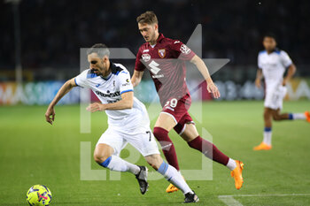 2023-04-29 - Davide Zappacosta (Atalanta BC) and Alexey Miranchuk (Torino FC) - TORINO FC VS ATALANTA BC - ITALIAN SERIE A - SOCCER