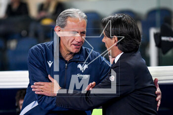 2023-05-03 - Verona's Head Coach Marco Zaffaroni greets Inter's Head Coach Simone Inzaghi - HELLAS VERONA FC VS INTER - FC INTERNAZIONALE - ITALIAN SERIE A - SOCCER