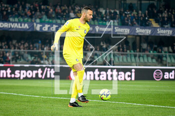 2023-05-03 - Inter's Samir Handanovic portrait in action - HELLAS VERONA FC VS INTER - FC INTERNAZIONALE - ITALIAN SERIE A - SOCCER