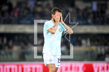 2023-05-03 - Disappointment of Inter's Francesco Acerbi reacting - HELLAS VERONA FC VS INTER - FC INTERNAZIONALE - ITALIAN SERIE A - SOCCER