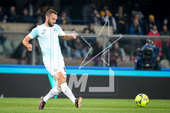 2023-05-03 - Inter's Stefan de Vrij portrait in action - HELLAS VERONA FC VS INTER - FC INTERNAZIONALE - ITALIAN SERIE A - SOCCER