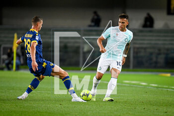 2023-05-03 - Inter's Lautaro Martinez in action against Verona's Oliver Abildgaard Nielsen - HELLAS VERONA FC VS INTER - FC INTERNAZIONALE - ITALIAN SERIE A - SOCCER