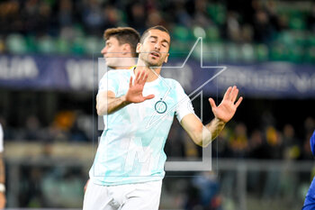 2023-05-03 - Inter's Henrikh Mkhitaryan reacts - HELLAS VERONA FC VS INTER - FC INTERNAZIONALE - ITALIAN SERIE A - SOCCER
