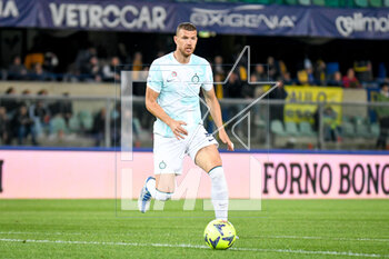2023-05-03 - Inter's Edin Dzeko portrait in action - HELLAS VERONA FC VS INTER - FC INTERNAZIONALE - ITALIAN SERIE A - SOCCER
