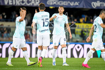 2023-05-03 - Inter's Edin Dzeko celebrates after scoring a goal - HELLAS VERONA FC VS INTER - FC INTERNAZIONALE - ITALIAN SERIE A - SOCCER