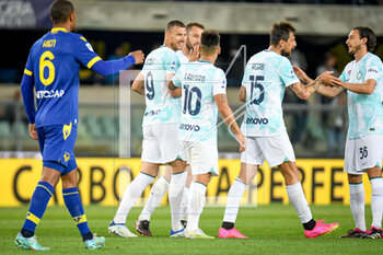 2023-05-03 - Inter's Edin Dzeko celebrates after scoring a goal with teammates - HELLAS VERONA FC VS INTER - FC INTERNAZIONALE - ITALIAN SERIE A - SOCCER