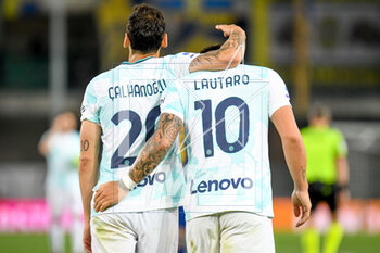2023-05-03 - Inter's Lautaro Martinez celebrates after scoring a goal with Inter's Hakan Calhanoglu - HELLAS VERONA FC VS INTER - FC INTERNAZIONALE - ITALIAN SERIE A - SOCCER