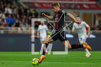 2023-05-03 - Charles De Ketelaere of AC Milan in action during Serie A 2022/23 football match between AC Milan and US Cremonese at San Siro Stadium, Milan, Italy on May 03, 2023 - AC MILAN VS US CREMONESE - ITALIAN SERIE A - SOCCER