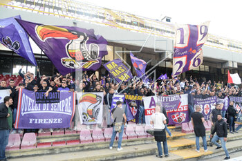 2023-05-03 - Fiorentina fans during the Serie A match between US Salernitana 1919 ACF Fiorentina at Arechi Stadium - US SALERNITANA VS ACF FIORENTINA - ITALIAN SERIE A - SOCCER