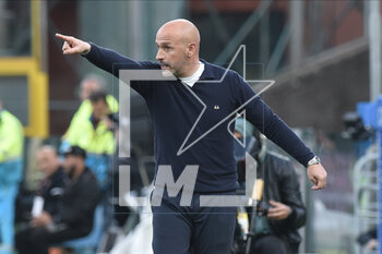 2023-05-03 - Vincenzo Italiano coach of ACF Fiorentina gesticulates during the Serie A match between US Salernitana 1919 ACF Fiorentina at Arechi Stadium - US SALERNITANA VS ACF FIORENTINA - ITALIAN SERIE A - SOCCER