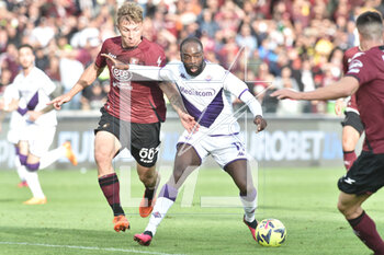 2023-05-03 - Matteo Lovato of US Salernitana competes for the ball with Jonathan Ikone of ACF Fiorentina during the Serie A match between US Salernitana 1919 ACF Fiorentina at Arechi Stadium - US SALERNITANA VS ACF FIORENTINA - ITALIAN SERIE A - SOCCER