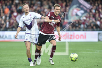 2023-05-03 - Josip Brekalo of ACF Fiorentina competes for the ball with Emil Bohinen of US Salernitana during the Serie A match between US Salernitana 1919 ACF Fiorentina at Arechi Stadium - US SALERNITANA VS ACF FIORENTINA - ITALIAN SERIE A - SOCCER