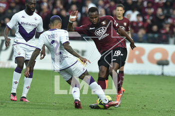 2023-05-03 - Lassana Coulibaly of US Salernitana competes for the ball with Domilson Corderio Dodo of ACF Fiorentina during the Serie A match between US Salernitana 1919 ACF Fiorentina at Arechi Stadium - US SALERNITANA VS ACF FIORENTINA - ITALIAN SERIE A - SOCCER