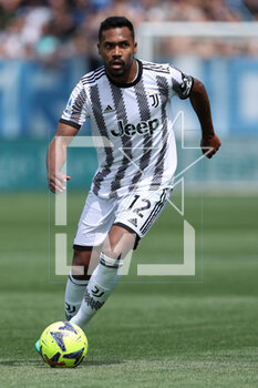 2023-05-07 - Alex Sandro of Juventus FC in action - ATALANTA BC VS JUVENTUS FC - ITALIAN SERIE A - SOCCER