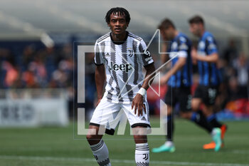 2023-05-07 - Juan Cuadrado of Juventus FC looks on - ATALANTA BC VS JUVENTUS FC - ITALIAN SERIE A - SOCCER