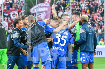 2023-05-08 - Empoli’s Nicolò Cambiaghi celebrates with teammates after scoring the 1-0 goal - EMPOLI FC VS US SALERNITANA - ITALIAN SERIE A - SOCCER