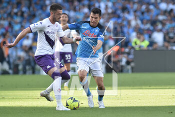 2023-05-07 - Aleksa Terzic of ACF Fiorentina competes for the ball with Hirving Lozano of SSC Napoli during the Serie A match between SSC Napoli vs ACF Fiorentina at Diego Armando Maradona Stadium - SSC NAPOLI VS ACF FIORENTINA - ITALIAN SERIE A - SOCCER