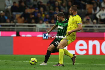 2023-05-13 - Domenico Berardi of US Sassuolo and Stefan De Vrij of FC Internazionale in action during Serie A 2022/23 football match between FC Internazionale and US Sassuolo at Giuseppe Meazza Stadium, Milan, Italy on May 13, 2023 - INTER - FC INTERNAZIONALE VS US SASSUOLO - ITALIAN SERIE A - SOCCER