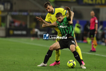 2023-05-13 - Domenico Berardi of US Sassuolo competes for the ball with Francesco Acerbi of FC Internazionale during Serie A 2022/23 football match between FC Internazionale and US Sassuolo at Giuseppe Meazza Stadium, Milan, Italy on May 13, 2023 - INTER - FC INTERNAZIONALE VS US SASSUOLO - ITALIAN SERIE A - SOCCER