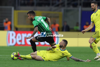 2023-05-13 - Marcelo Brozovic of FC Internazionale competes for the ball with Matheus Henrique of US Sassuolo during Serie A 2022/23 football match between FC Internazionale and US Sassuolo at Giuseppe Meazza Stadium, Milan, Italy on May 13, 2023 - INTER - FC INTERNAZIONALE VS US SASSUOLO - ITALIAN SERIE A - SOCCER