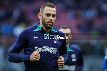 2023-05-13 - Stefan De Vrij of FC Internazionale looks on during Serie A 2022/23 football match between FC Internazionale and US Sassuolo at Giuseppe Meazza Stadium, Milan, Italy on May 13, 2023 - INTER - FC INTERNAZIONALE VS US SASSUOLO - ITALIAN SERIE A - SOCCER