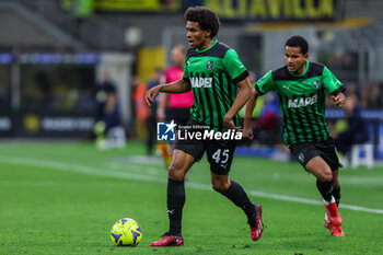 2023-05-13 - Armand Lauriente of US Sassuolo in action during Serie A 2022/23 football match between FC Internazionale and US Sassuolo at Giuseppe Meazza Stadium, Milan, Italy on May 13, 2023 - INTER - FC INTERNAZIONALE VS US SASSUOLO - ITALIAN SERIE A - SOCCER