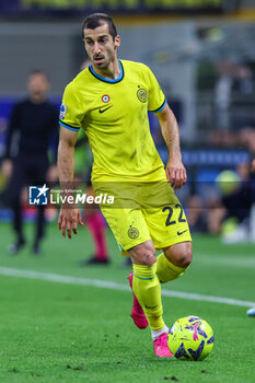 2023-05-13 - Henrikh Mkhitaryan of FC Internazionale in action during Serie A 2022/23 football match between FC Internazionale and US Sassuolo at Giuseppe Meazza Stadium, Milan, Italy on May 13, 2023 - INTER - FC INTERNAZIONALE VS US SASSUOLO - ITALIAN SERIE A - SOCCER