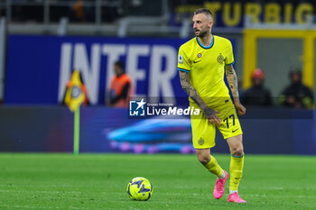 2023-05-13 - Marcelo Brozovic of FC Internazionale in action during Serie A 2022/23 football match between FC Internazionale and US Sassuolo at Giuseppe Meazza Stadium, Milan, Italy on May 13, 2023 - INTER - FC INTERNAZIONALE VS US SASSUOLO - ITALIAN SERIE A - SOCCER