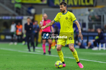 2023-05-13 - Francesco Acerbi of FC Internazionale in action during Serie A 2022/23 football match between FC Internazionale and US Sassuolo at Giuseppe Meazza Stadium, Milan, Italy on May 13, 2023 - INTER - FC INTERNAZIONALE VS US SASSUOLO - ITALIAN SERIE A - SOCCER